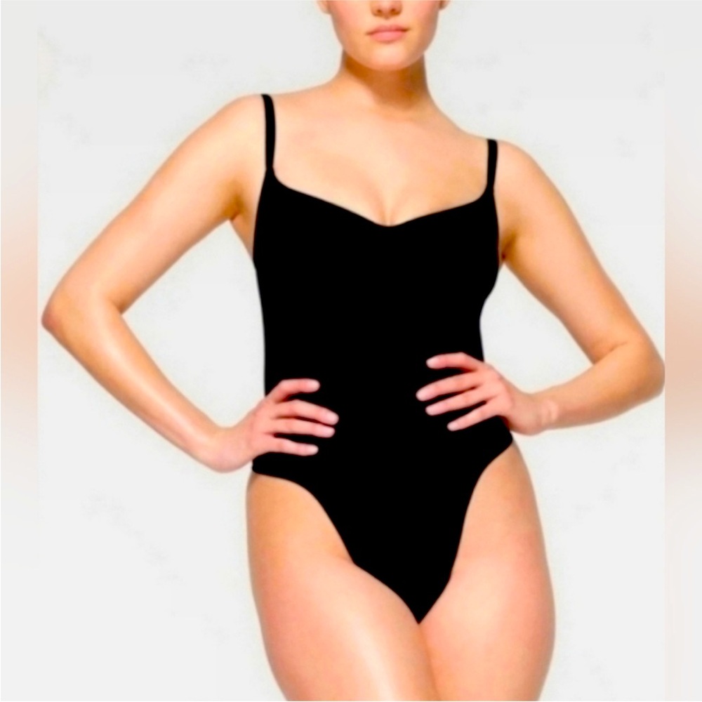 SKIMS thing bodysuit nwot